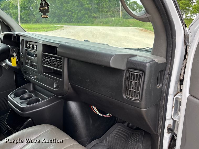 image for item FC5821 2013 Chevrolet Express 3500 van