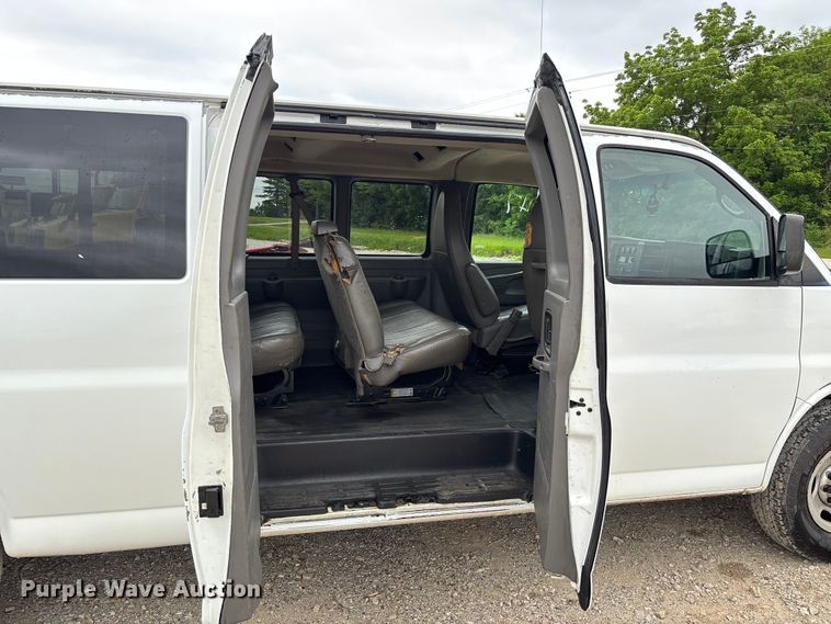 image for item FC5821 2013 Chevrolet Express 3500 van