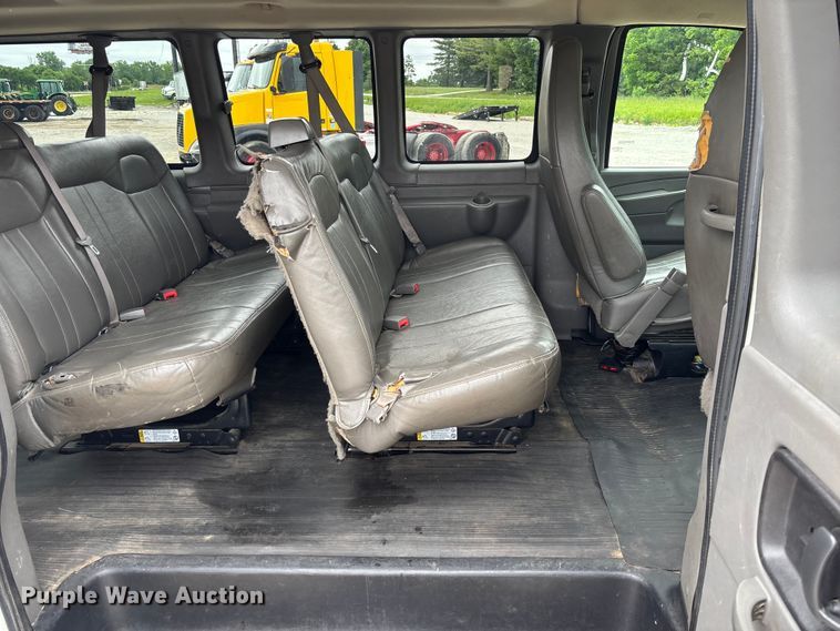 image for item FC5821 2013 Chevrolet Express 3500 van