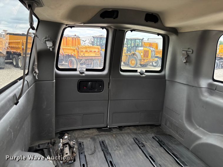 image for item FC5821 2013 Chevrolet Express 3500 van