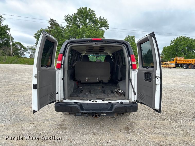 image for item FC5821 2013 Chevrolet Express 3500 van