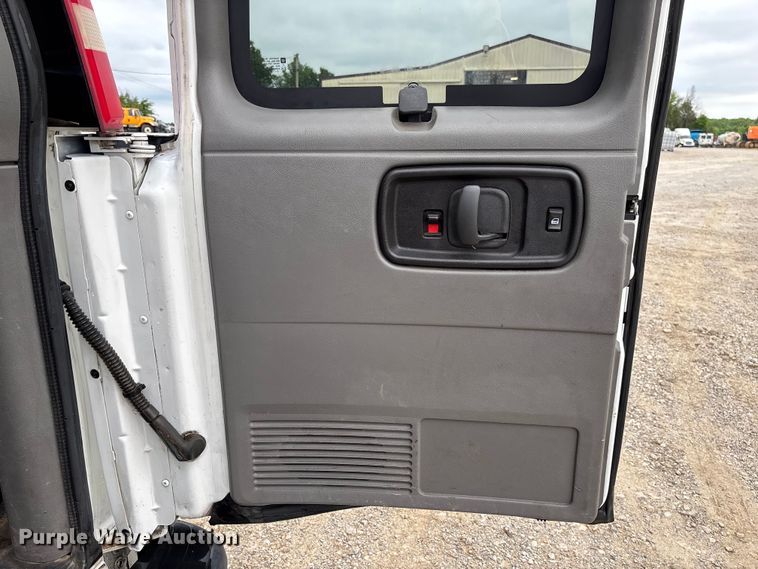 image for item FC5821 2013 Chevrolet Express 3500 van