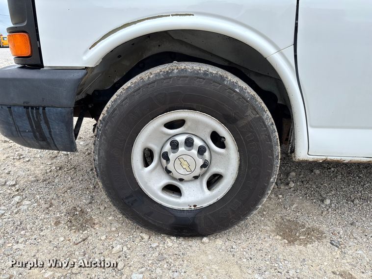 image for item FC5821 2013 Chevrolet Express 3500 van