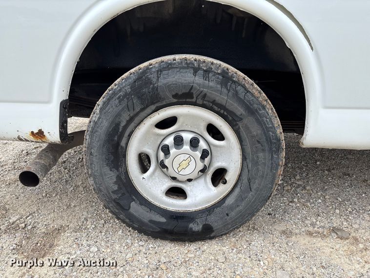 image for item FC5821 2013 Chevrolet Express 3500 van