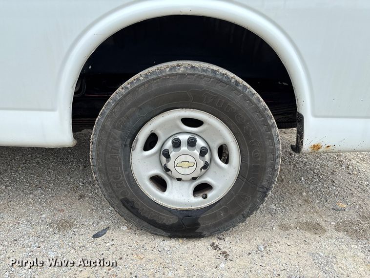 image for item FC5821 2013 Chevrolet Express 3500 van