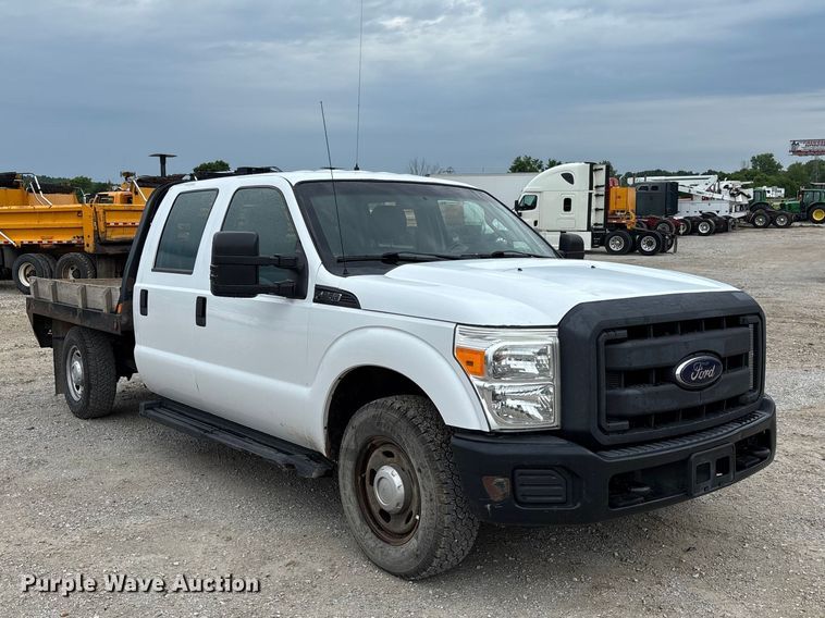 image for item FC5842 2016 Ford F250 Super Duty Crew Cab flatbed pickup truck