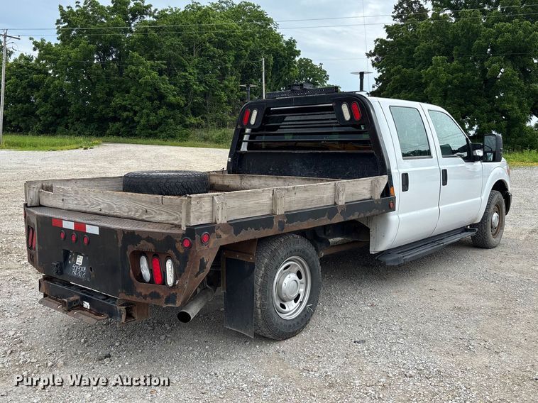 image for item FC5842 2016 Ford F250 Super Duty Crew Cab flatbed pickup truck