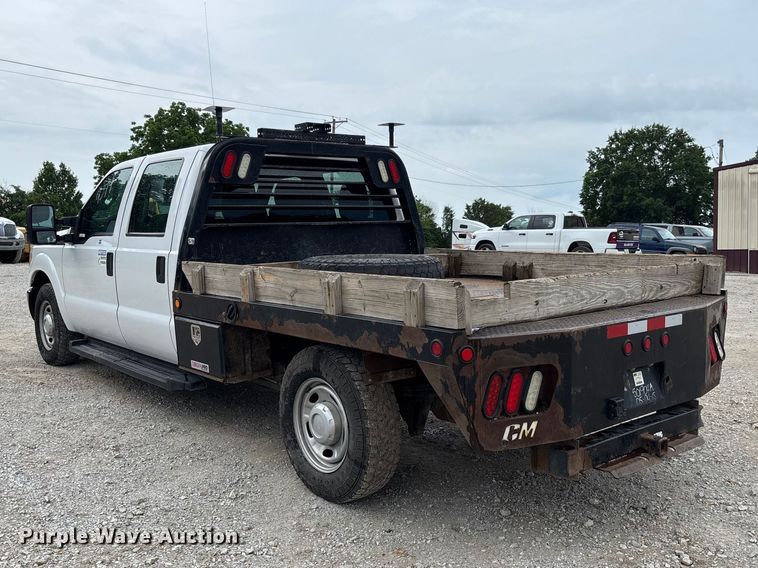 image for item FC5842 2016 Ford F250 Super Duty Crew Cab flatbed pickup truck