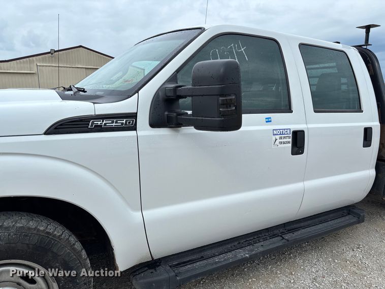image for item FC5842 2016 Ford F250 Super Duty Crew Cab flatbed pickup truck