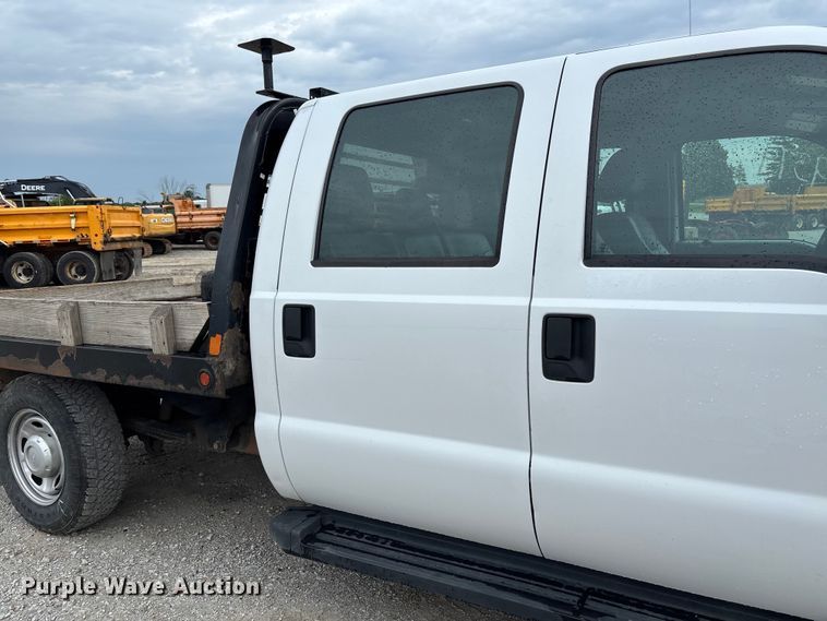 image for item FC5842 2016 Ford F250 Super Duty Crew Cab flatbed pickup truck