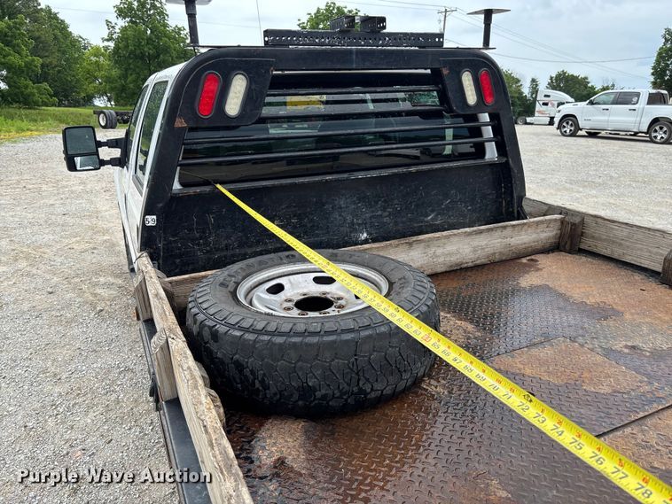 image for item FC5842 2016 Ford F250 Super Duty Crew Cab flatbed pickup truck