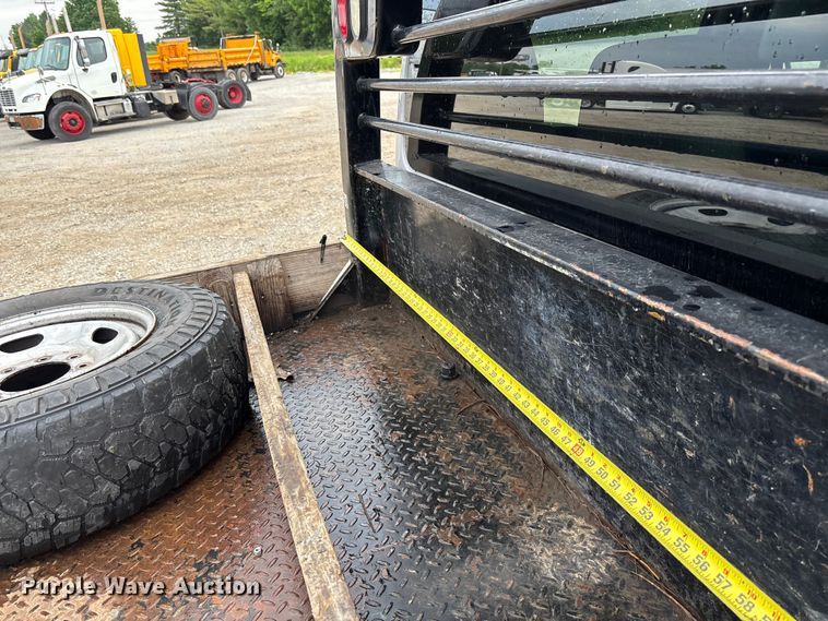 image for item FC5842 2016 Ford F250 Super Duty Crew Cab flatbed pickup truck