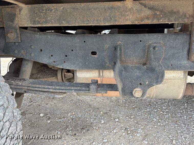 image for item FC5842 2016 Ford F250 Super Duty Crew Cab flatbed pickup truck
