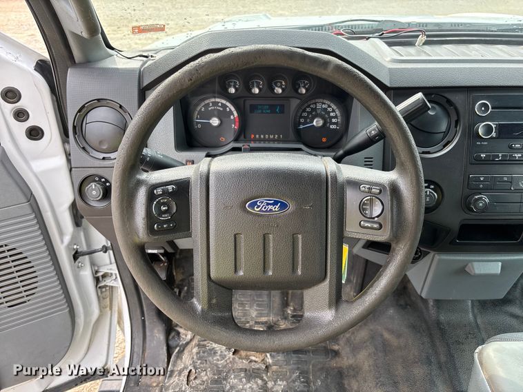 image for item FC5842 2016 Ford F250 Super Duty Crew Cab flatbed pickup truck