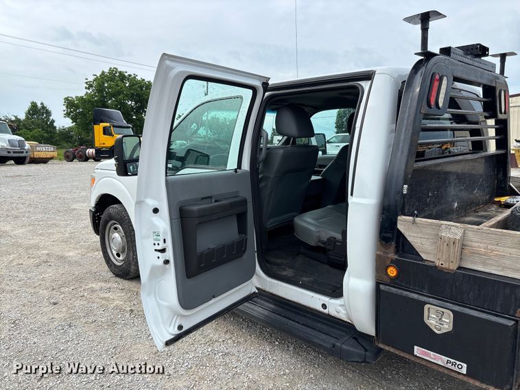 image for item FC5842 2016 Ford F250 Super Duty Crew Cab flatbed pickup truck