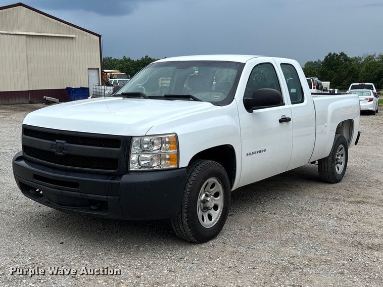 image for item FC5843 2013 Chevrolet Silverado 1500 Ext. Cab pickup truck