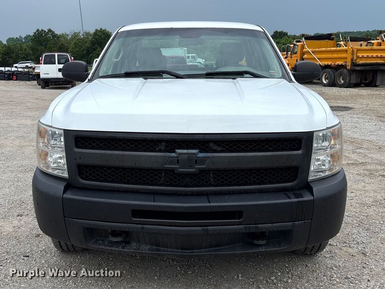 image for item FC5843 2013 Chevrolet Silverado 1500 Ext. Cab pickup truck