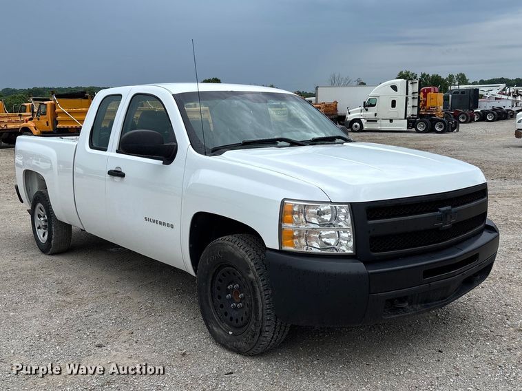 image for item FC5843 2013 Chevrolet Silverado 1500 Ext. Cab pickup truck