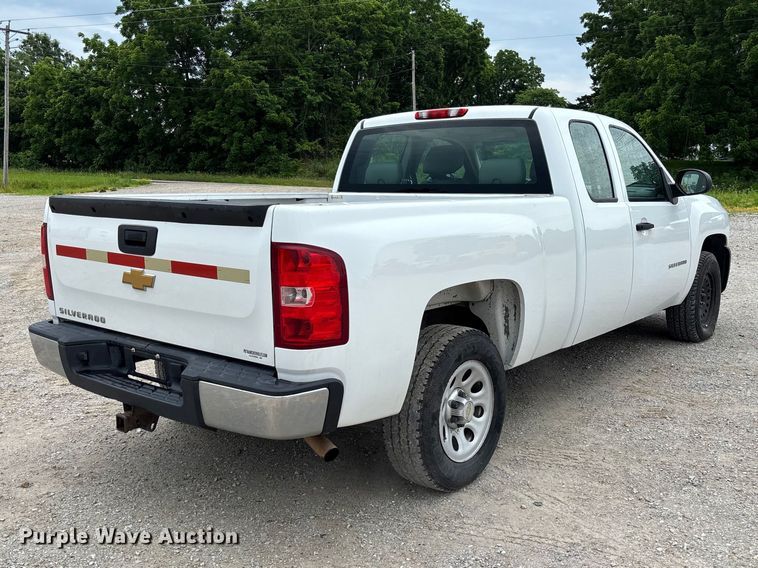image for item FC5843 2013 Chevrolet Silverado 1500 Ext. Cab pickup truck