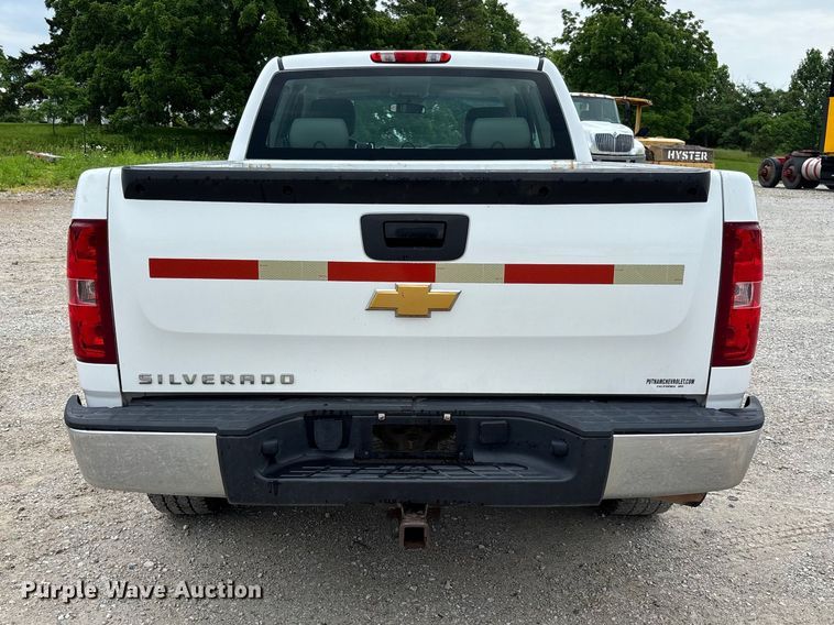 image for item FC5843 2013 Chevrolet Silverado 1500 Ext. Cab pickup truck