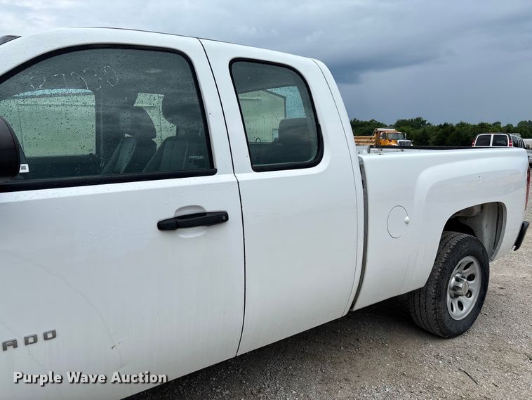 image for item FC5843 2013 Chevrolet Silverado 1500 Ext. Cab pickup truck