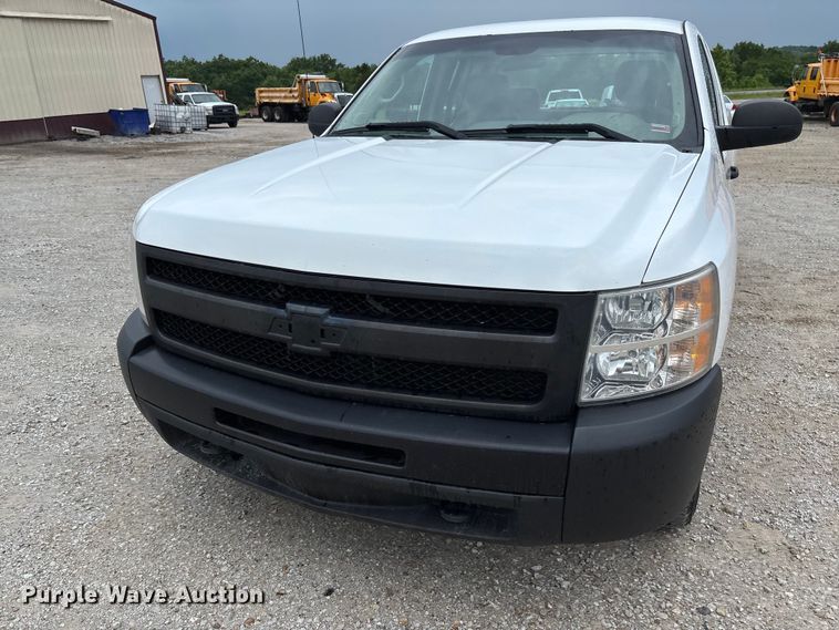 image for item FC5843 2013 Chevrolet Silverado 1500 Ext. Cab pickup truck
