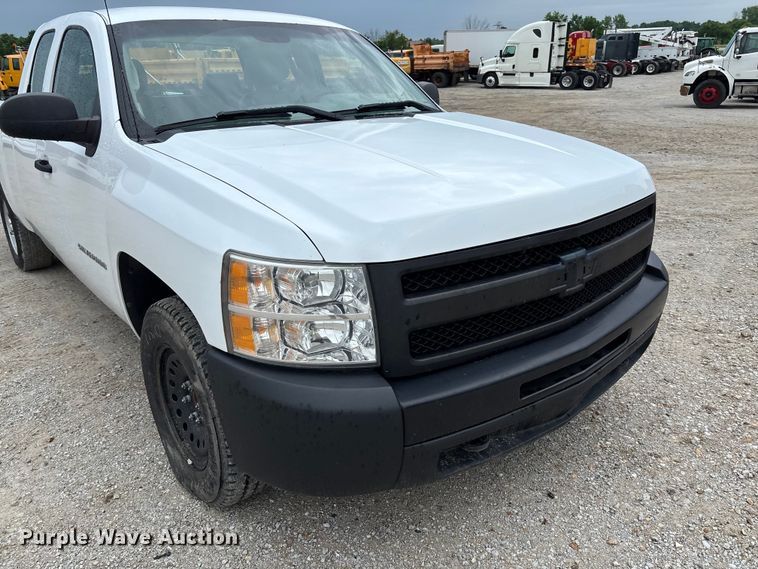 image for item FC5843 2013 Chevrolet Silverado 1500 Ext. Cab pickup truck