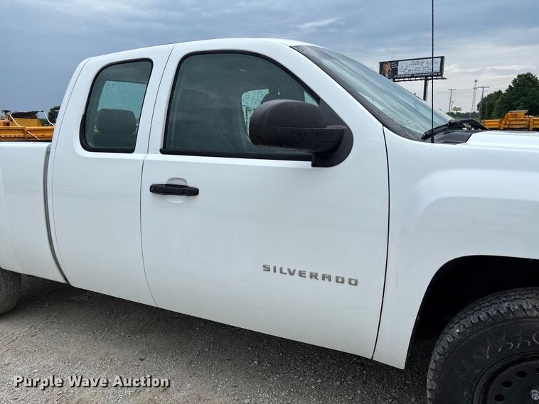 image for item FC5843 2013 Chevrolet Silverado 1500 Ext. Cab pickup truck