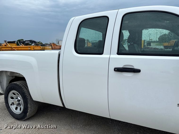 image for item FC5843 2013 Chevrolet Silverado 1500 Ext. Cab pickup truck