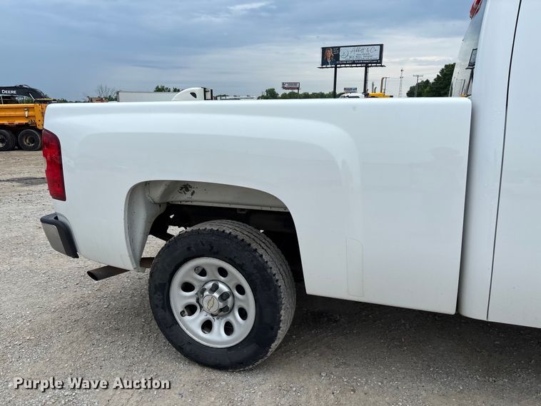 image for item FC5843 2013 Chevrolet Silverado 1500 Ext. Cab pickup truck