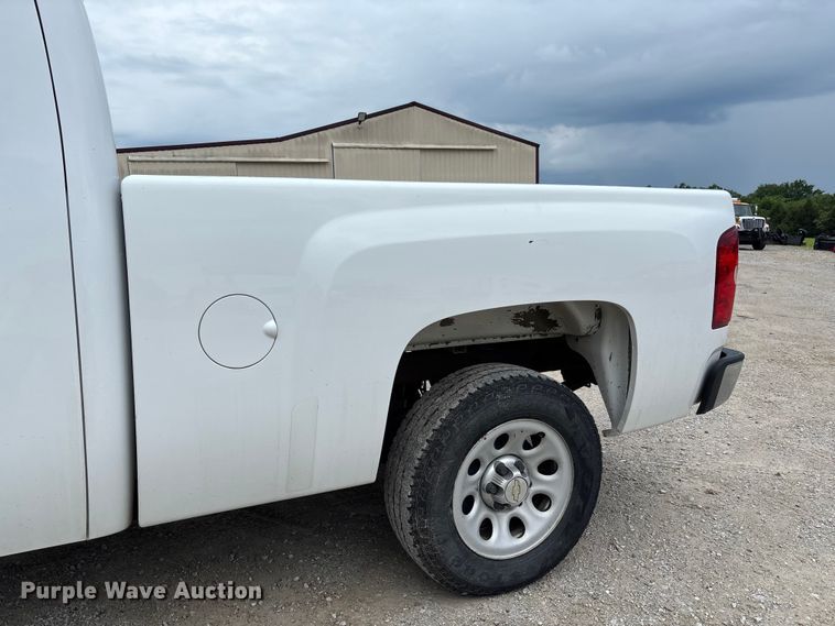 image for item FC5843 2013 Chevrolet Silverado 1500 Ext. Cab pickup truck