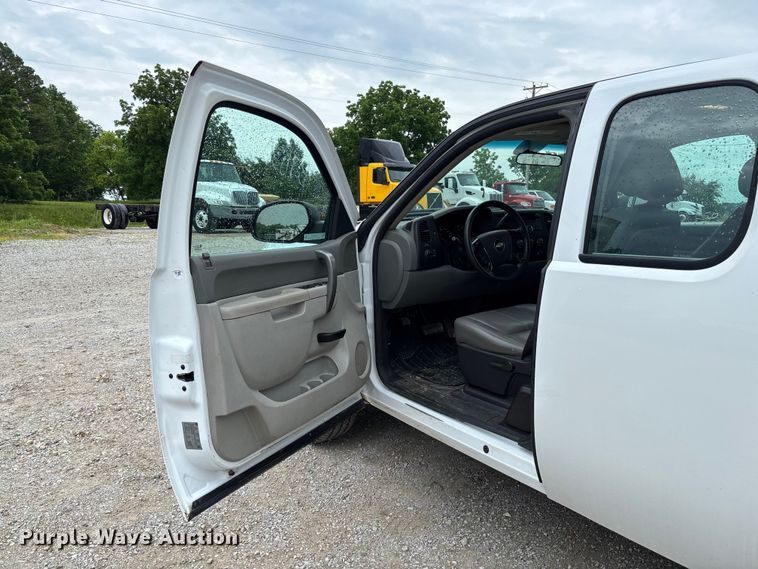 image for item FC5843 2013 Chevrolet Silverado 1500 Ext. Cab pickup truck