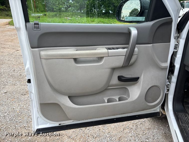 image for item FC5843 2013 Chevrolet Silverado 1500 Ext. Cab pickup truck