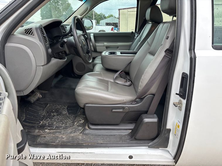 image for item FC5843 2013 Chevrolet Silverado 1500 Ext. Cab pickup truck