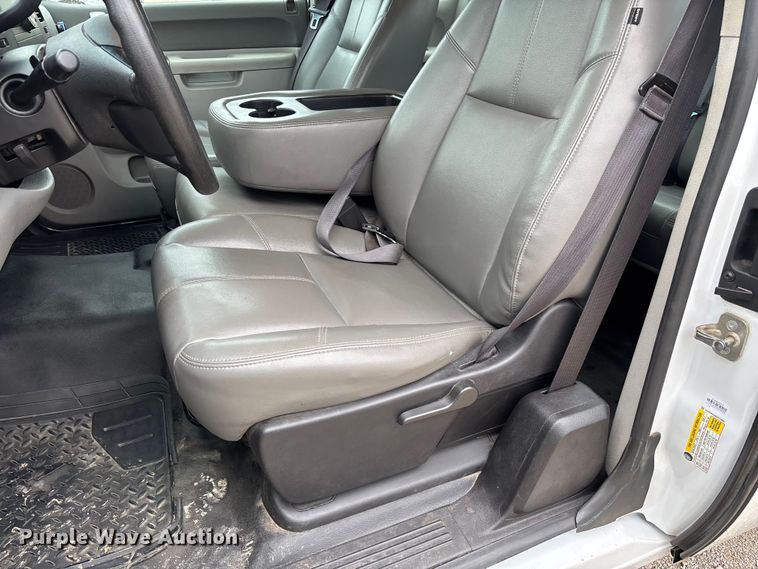 image for item FC5843 2013 Chevrolet Silverado 1500 Ext. Cab pickup truck
