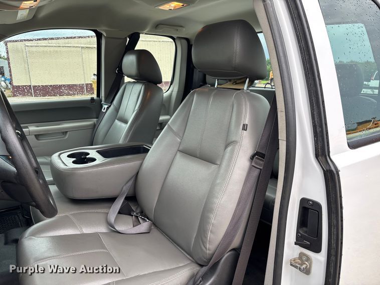 image for item FC5843 2013 Chevrolet Silverado 1500 Ext. Cab pickup truck