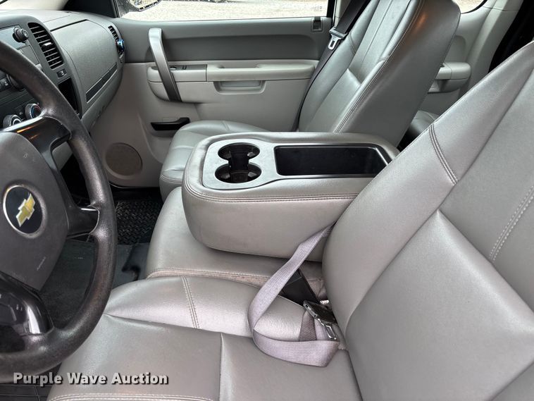image for item FC5843 2013 Chevrolet Silverado 1500 Ext. Cab pickup truck
