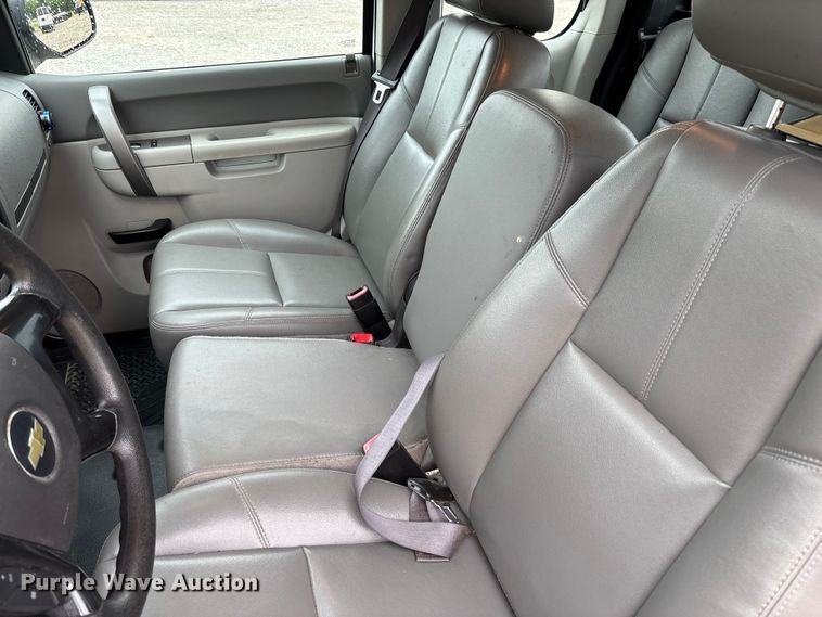 image for item FC5843 2013 Chevrolet Silverado 1500 Ext. Cab pickup truck