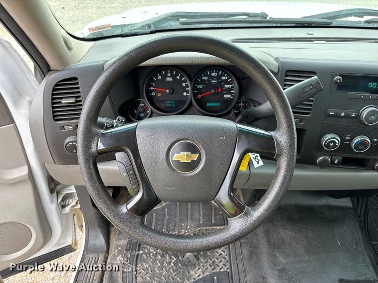 image for item FC5843 2013 Chevrolet Silverado 1500 Ext. Cab pickup truck