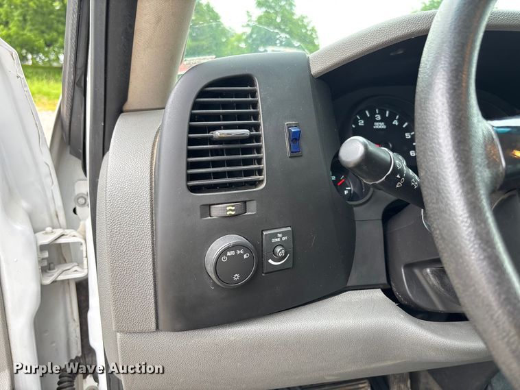 image for item FC5843 2013 Chevrolet Silverado 1500 Ext. Cab pickup truck