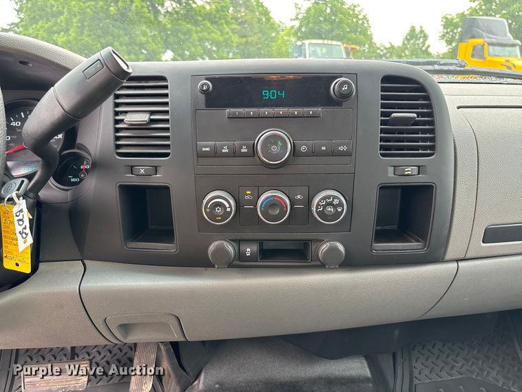 image for item FC5843 2013 Chevrolet Silverado 1500 Ext. Cab pickup truck