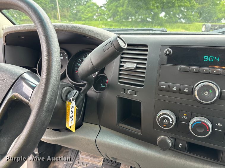 image for item FC5843 2013 Chevrolet Silverado 1500 Ext. Cab pickup truck