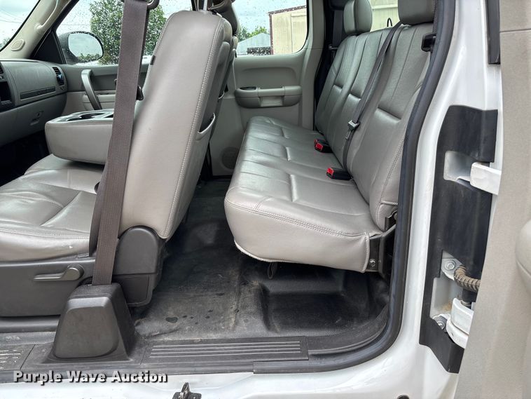image for item FC5843 2013 Chevrolet Silverado 1500 Ext. Cab pickup truck