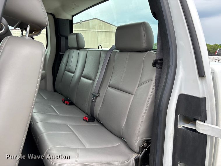 image for item FC5843 2013 Chevrolet Silverado 1500 Ext. Cab pickup truck