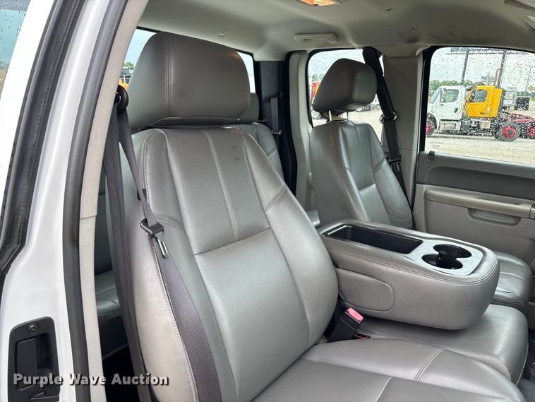 image for item FC5843 2013 Chevrolet Silverado 1500 Ext. Cab pickup truck