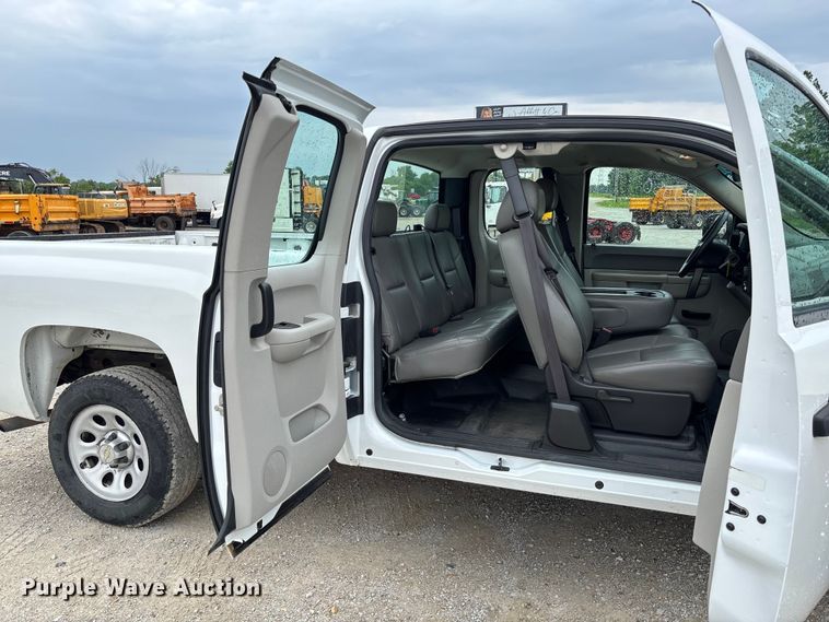 image for item FC5843 2013 Chevrolet Silverado 1500 Ext. Cab pickup truck