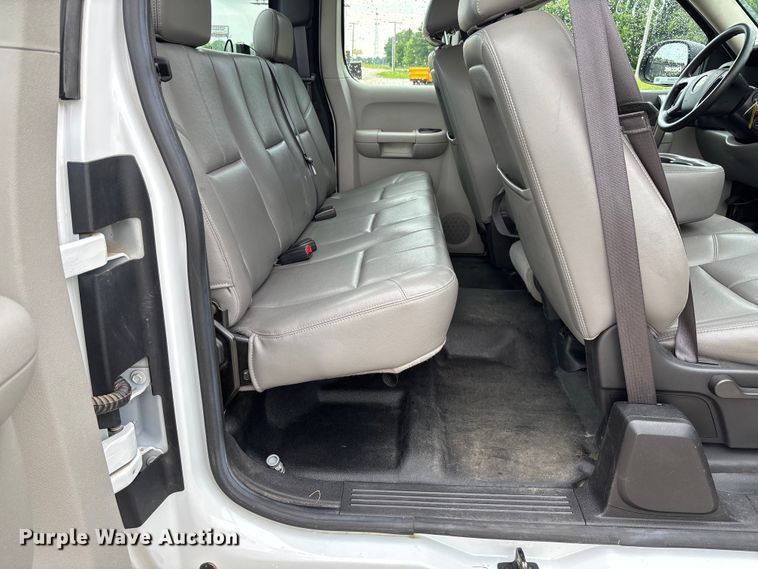 image for item FC5843 2013 Chevrolet Silverado 1500 Ext. Cab pickup truck