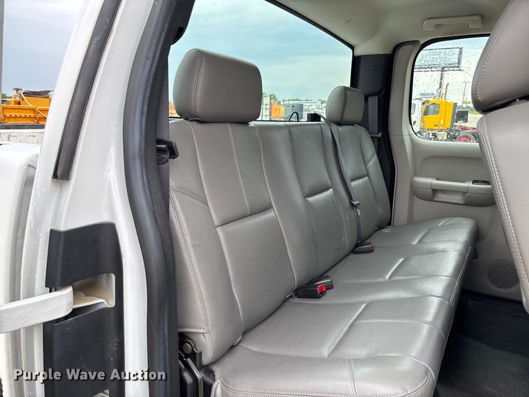 image for item FC5843 2013 Chevrolet Silverado 1500 Ext. Cab pickup truck