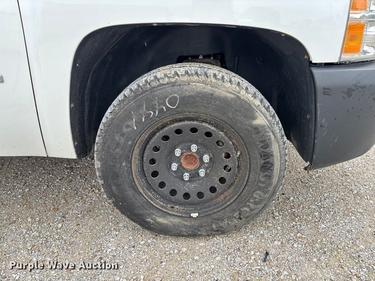image for item FC5843 2013 Chevrolet Silverado 1500 Ext. Cab pickup truck