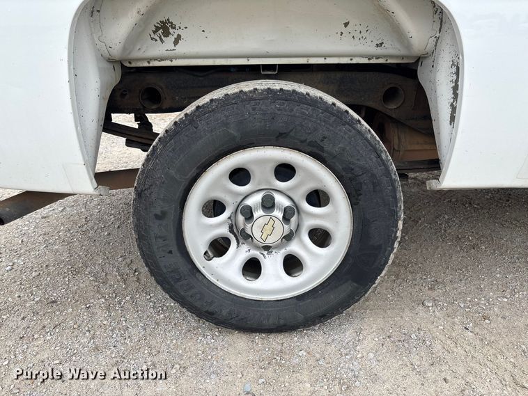 image for item FC5843 2013 Chevrolet Silverado 1500 Ext. Cab pickup truck